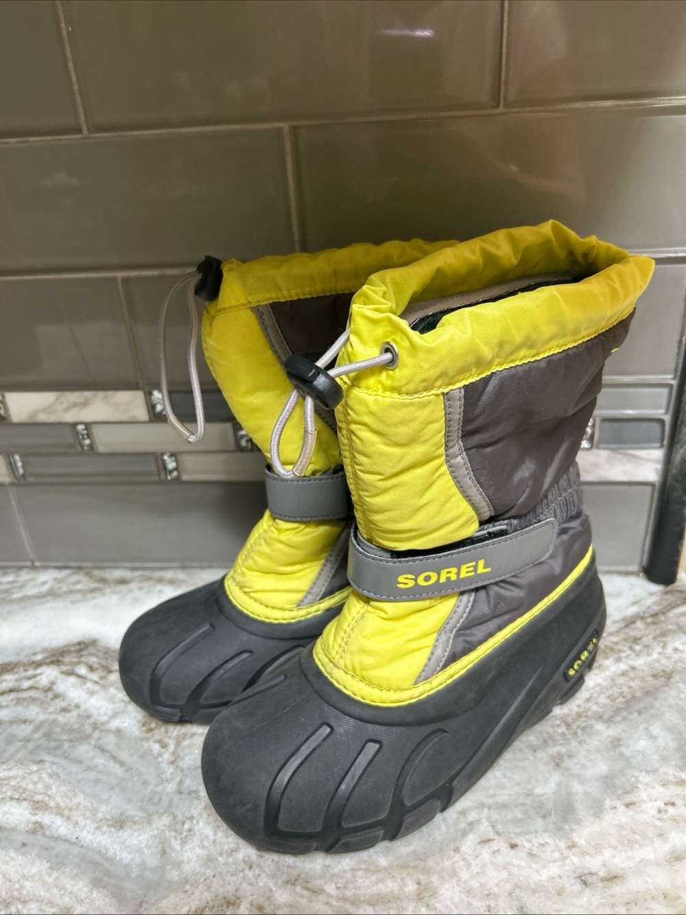 Sorel Snow Boots Yellow Green Material, Kids Sz 2 Waterproof Removable Lining
